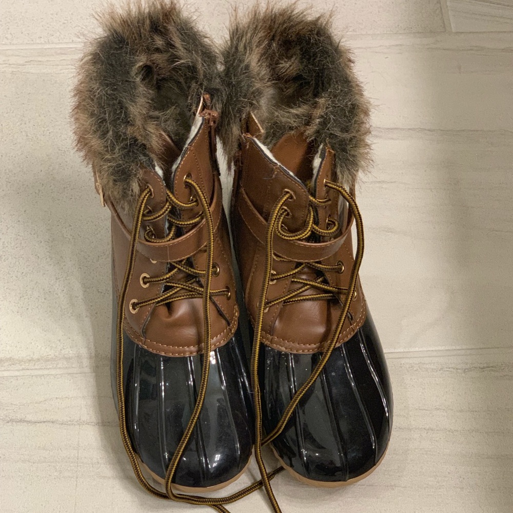 Duck boots